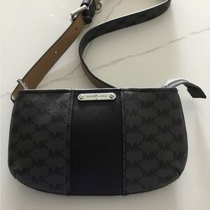 Michael Kors Jet Set Belt Bag Fanny Pack Crossbody Bag -Black w/Silver Hardware